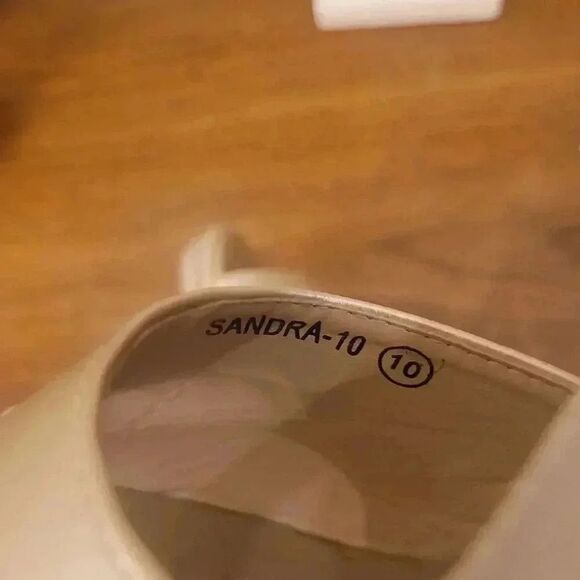 REFRESH Women's Sandra Gold Faux Leather Lace Up Espadrille 3" Wedge Sandals EUC - Picture 4 of 11